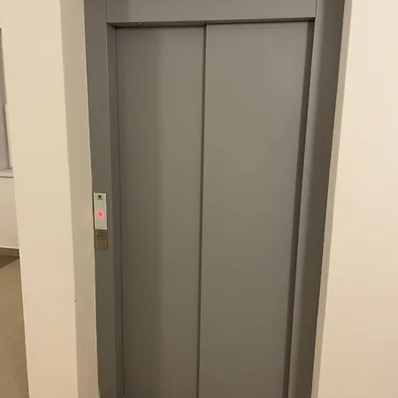 Tomi Apartment *
